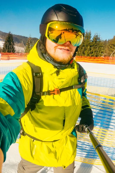Homme Prenant Des Photos Selfie Station Ski Activités Hivernales — Photo