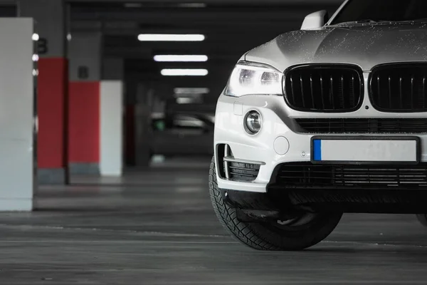 Suv Carro Espaço Cópia Estacionamento Subterrâneo — Fotografia de Stock