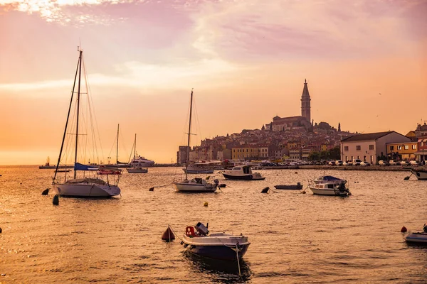 Paisaje Urbano Ciudad Rovinj Croacia Hora Puesta Del Sol Espacio —  Fotos de Stock