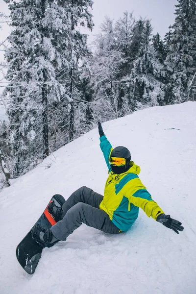 Męski Pas Snowboardzie Sporty Zimowe Ośrodek Narciarski — Zdjęcie stockowe