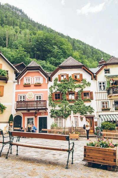 Hallstatt, Avusturya - 15 Haziran 2019: Merkezi Turizm Şehri Yaz Saati
