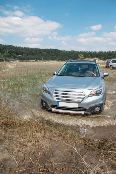 Concetto Fuoristrada Auto Superare Barriera Palude Copia Spazio — Foto Stock