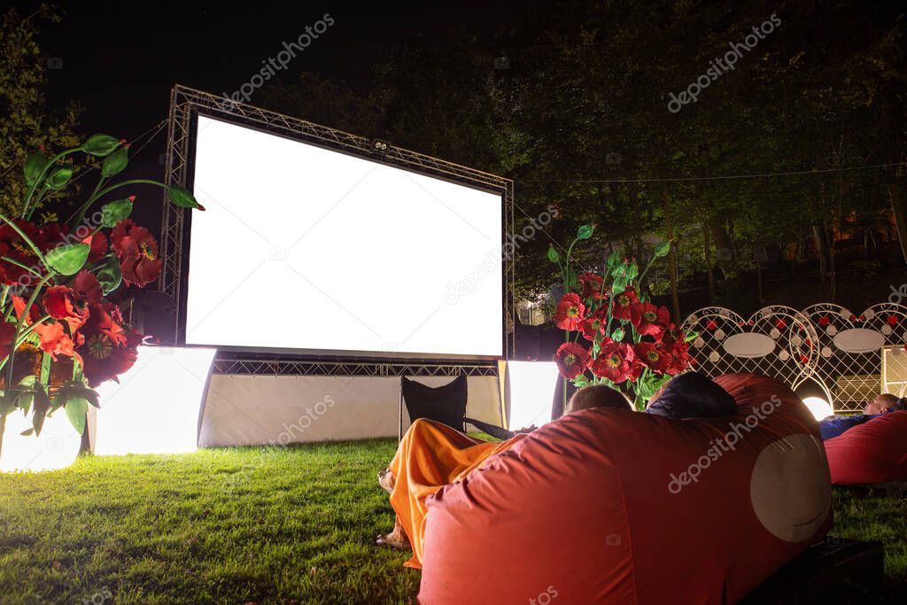 night romantic date at open air cinema copy space