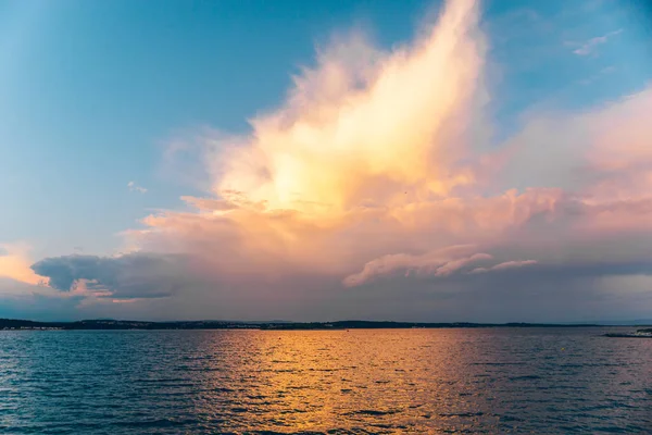 Sunset over sea water bay — Stock Photo, Image