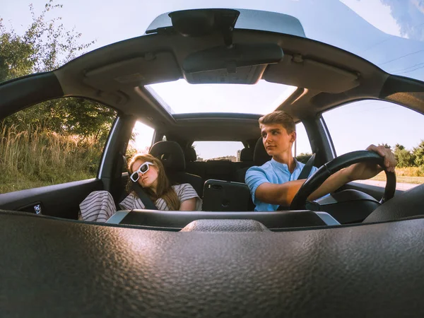 Young Happy Couple Car Road Trip — Stock Photo, Image