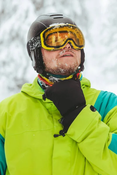 Portret Człowieka Sprzęt Snowboardowy Sezon Zimowy — Zdjęcie stockowe