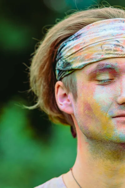 Portret Van Jonge Gelukkige Man Vuil Holi Verven Indiaas Feest — Stockfoto