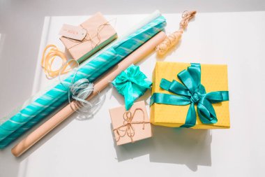 Paketleme kağıdı kopyalama alanı olan hediye kutusu