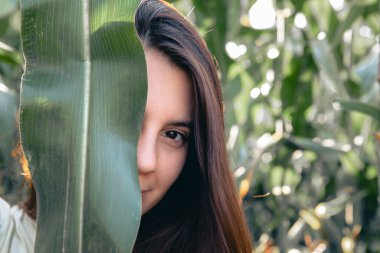 Güzel bir kadının portresi mısırın fotokopi alanında