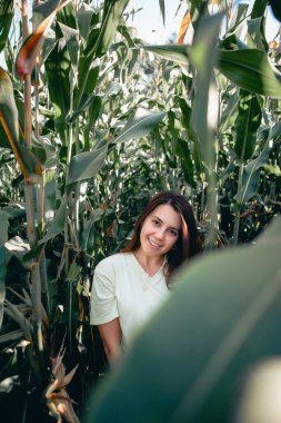 Güzel bir kadının portresi mısırın fotokopi alanında
