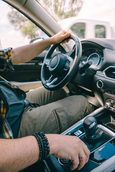 Man Driving Car View Steering Wheel Dashboard — Stock Photo, Image