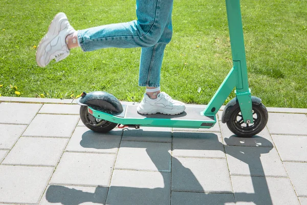 Alquiler Scooter Eléctrico Última Milla Transporte Urbano Copia Espacio — Foto de Stock