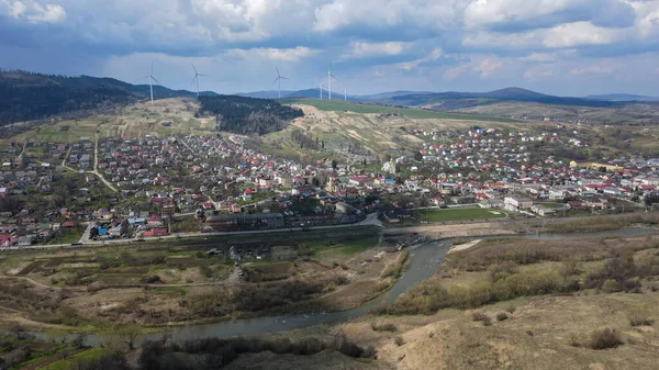 Вітрові Турбіни Зелені Відновлювані Електричні Енергетичні Небо Хмари — стокове фото