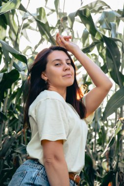 Güzel bir kadının portresi mısırın fotokopi alanında