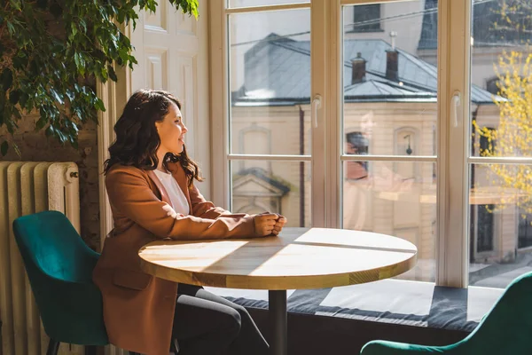 Woman Sitting Cafe Window Copy Space Waiting — Stock Photo, Image