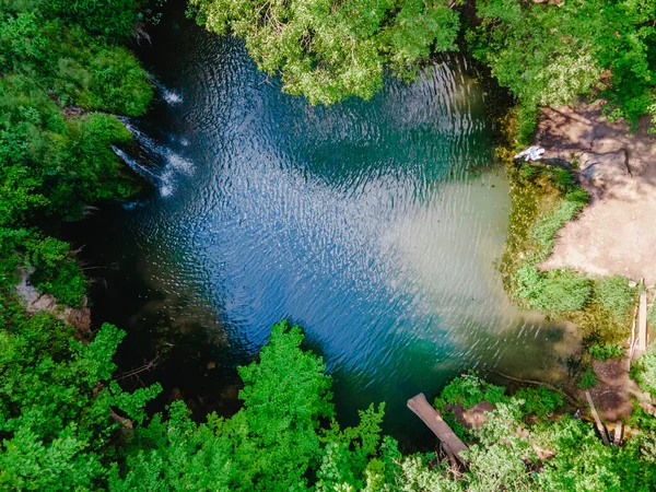 Letecký Pohled Krásný Vodopád Modrým Jezerem Kopírovat Prostor — Stock fotografie