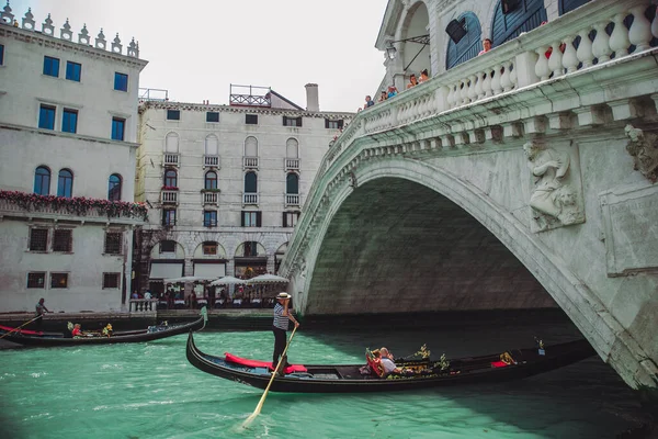 Венеція Італія Травня 2019 Гондоли Біля Ріальто — стокове фото
