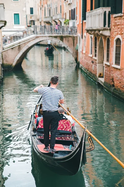 Venice Italy May 2019 View Gondolas Traffic Canal Singer Boat — Stock Photo, Image