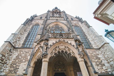 Aziz Peter ve Paul Katedral Kilisesi Brno Czech Cumhuriyeti 'ni kapatıyor.