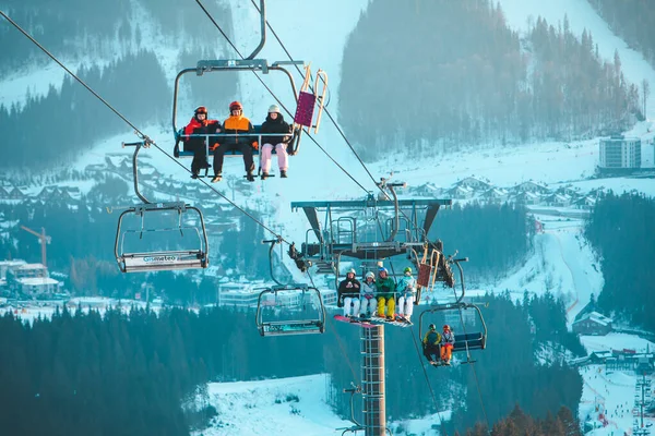 Bukovel Februari 2021 Vinterskidåkning Och Snowboard — Stockfoto