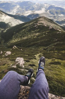 Bacaklar zirvenin tepesinde. En üstte. Boşluğu kopyala