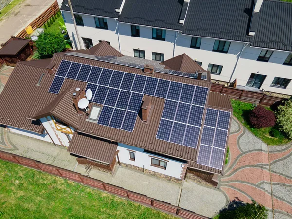 Vista Aerea Della Casa Con Pannelli Solari Energia Pulita Elettricità — Foto Stock