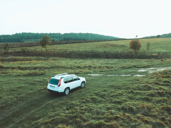 Suv Car Farm Path Road Copy Space — Stock Photo, Image