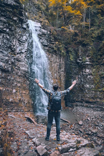 Hiker Man Looking Autumn Waterfall Copy Space — Stock Photo, Image