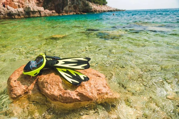 Masque Plongée Avec Palmes Roche Dans Espace Copie Eau Mer — Photo