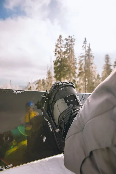 Close Homem Botas Cinta Espaço Cópia Snowboard — Fotografia de Stock
