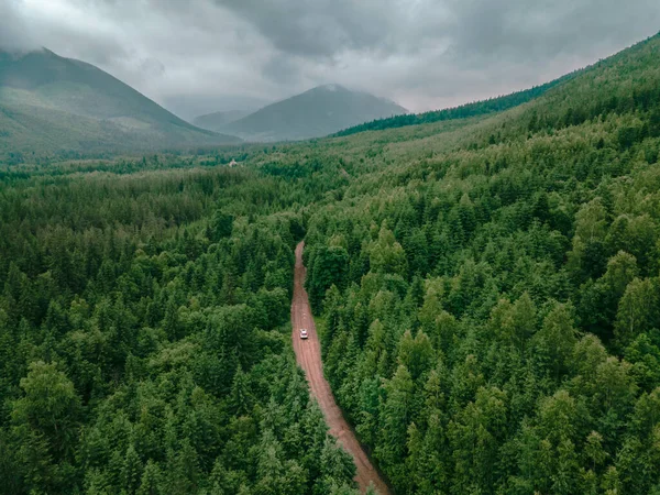 Luftaufnahme Der Karpaten Bewölkt Wetter Geländewagen Auf Wanderweg Kopieren Raum — Stockfoto