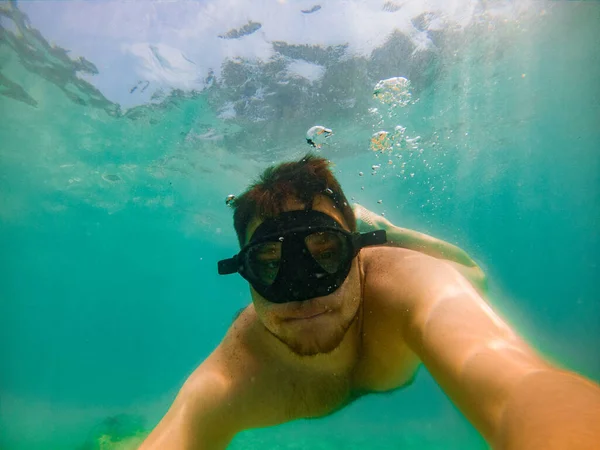 Man Snorkelen Masker Onderwater Zomer Zee Tijd — Stockfoto