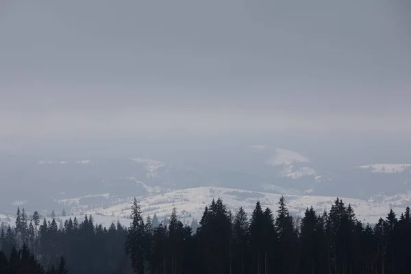 Vista Del Paisaje Las Montañas Nevadas Invierno Pequeño Pueblo — Foto de Stock