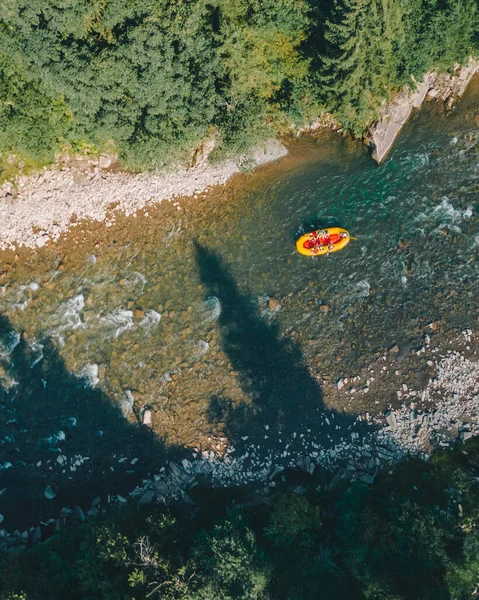 Hory Řeka Rafting Extrémní Atrakce Létě Kopírovat Prostor Pohled Shora — Stock fotografie