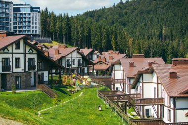 Karpatlar 'ın panoramik manzarası oteller inşa ediyor