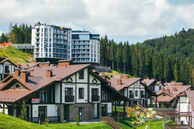 Karpatlar 'ın panoramik manzarası oteller inşa ediyor