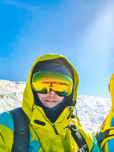 Selfie Homem Snowboarder Céu Azul — Fotografia de Stock