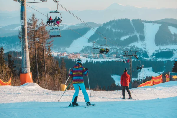 Bukovel Februari 2021 Winterskigebied Skiën Snowboarden — Stockfoto