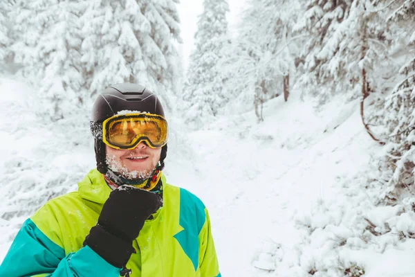 Προσωπογραφία Του Ανθρώπου Εξοπλισμό Snowboard Χειμερινή Περίοδο — Φωτογραφία Αρχείου