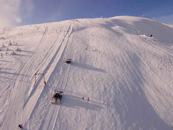 Snowcat Yoke Ski Lift Overhead Άποψη Της Χιονισμένης Πλαγιάς Αντίγραφο — Φωτογραφία Αρχείου