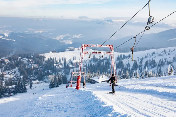 Dragobrat Ukraine Januar 2021 Menschen Die Mit Skijoch Den Berg — Stockfoto