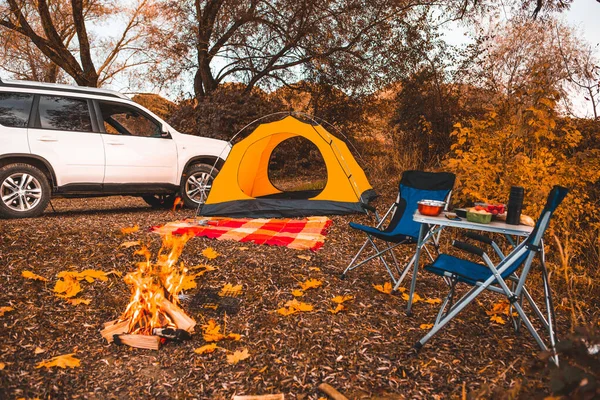 Camping Autumn Place Bonfire Portable Chairs People Car Background — Stock Photo, Image