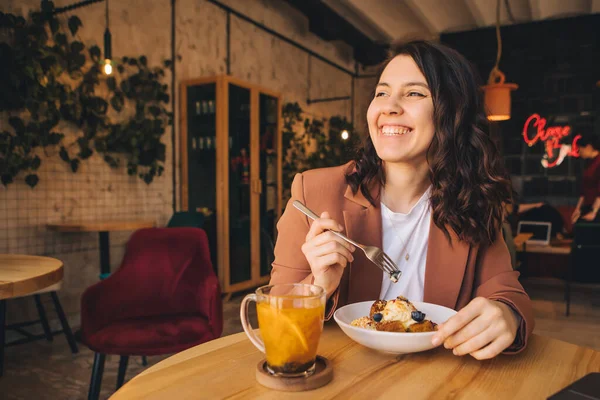 Smiling Beautiful Woman Cafe Eating Cake Ice Cream Blueberries Orange — Stock Photo, Image