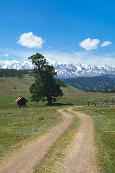 Winding path in the mountains. — Stock Photo, Image