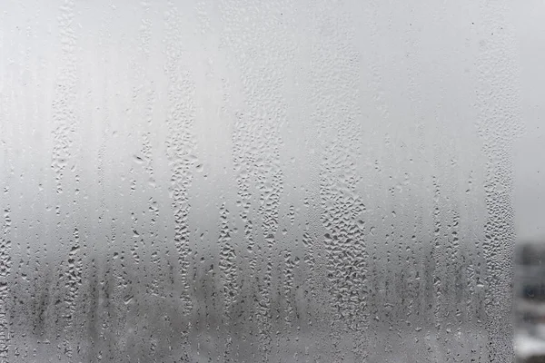 Schließen Sie Wassertropfen Auf Grauem Hintergrund Vernebeltes Glas Mit Wassertropfen — Stockfoto