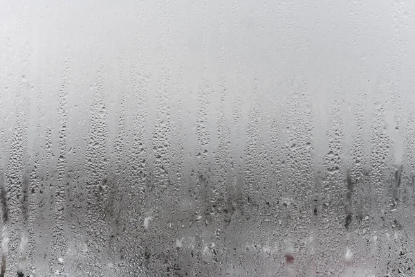 Schließen Sie Wassertropfen Auf Grauem Hintergrund Vernebeltes Glas Mit Wassertropfen — Stockfoto