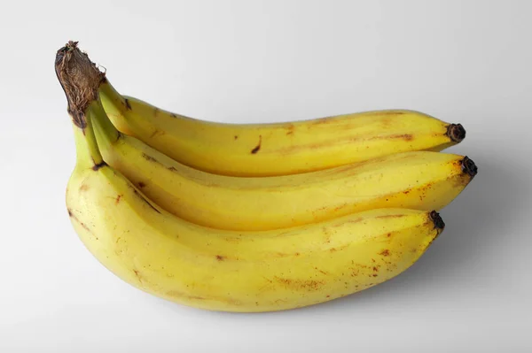 Trois Bananes Jaunes Sur Fond Blanc — Photo