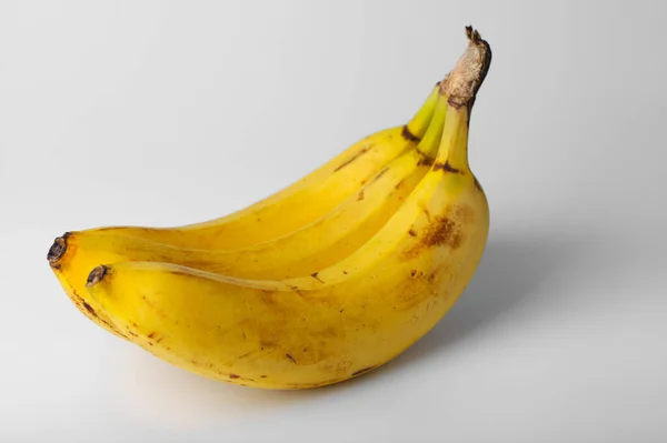 Trois Bananes Jaunes Sur Fond Blanc — Photo