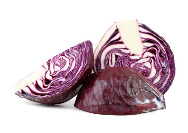 Kırmızı lahana kesimi kırpma yolu ile beyaz arkaplanda izole edildi