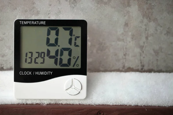 Indicatore Umidità Indicato Igrometro Installato Sulla Neve Immagine Dispositivo Elettronico — Foto Stock